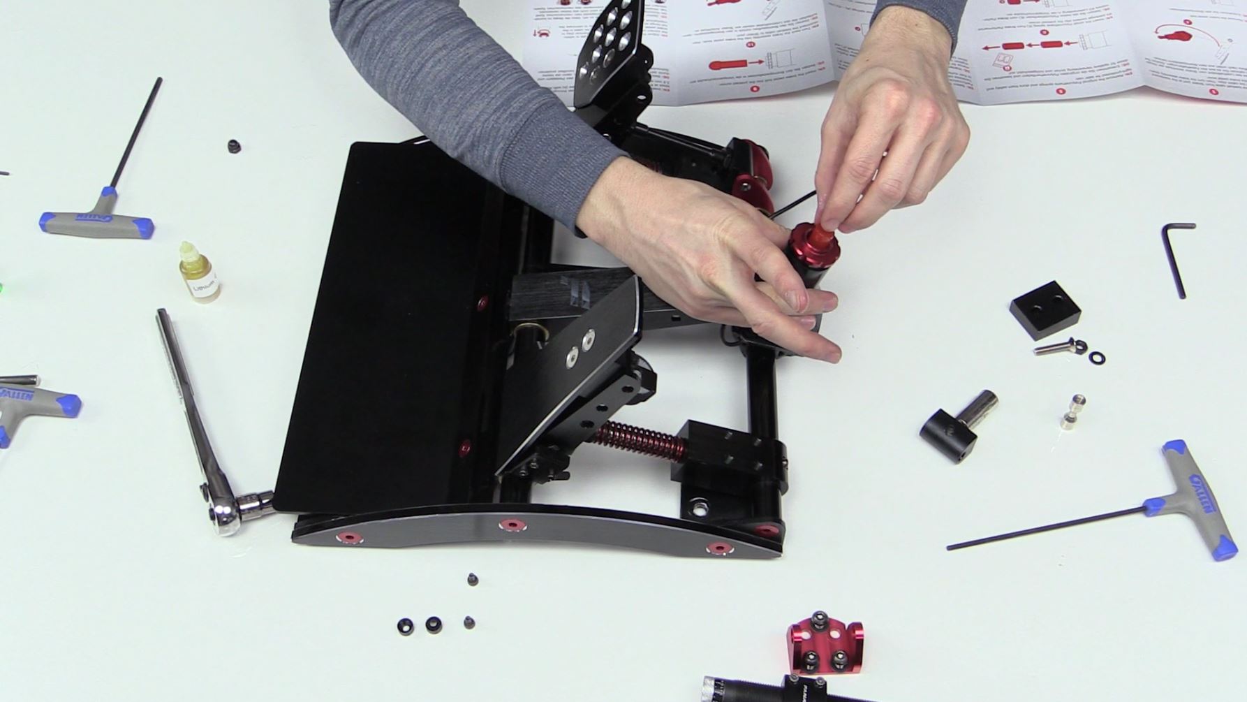 fanatec-brake-performance-kit-inserting-spring